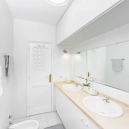 Paradise Sea View דירה *